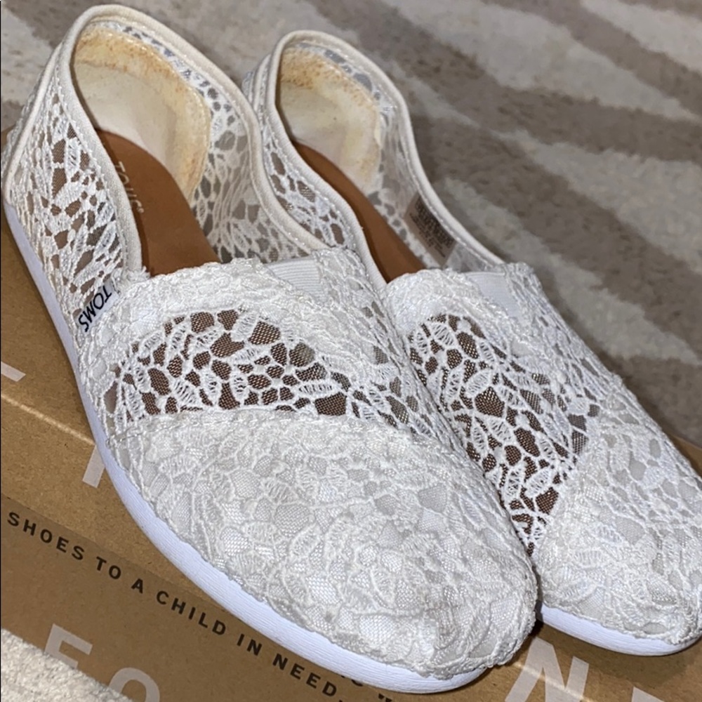TOMS Classic white lace